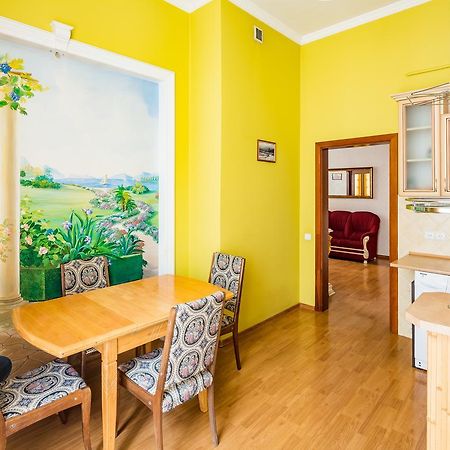 2 Virmens'Ka Apartment Lviv Kültér fotó