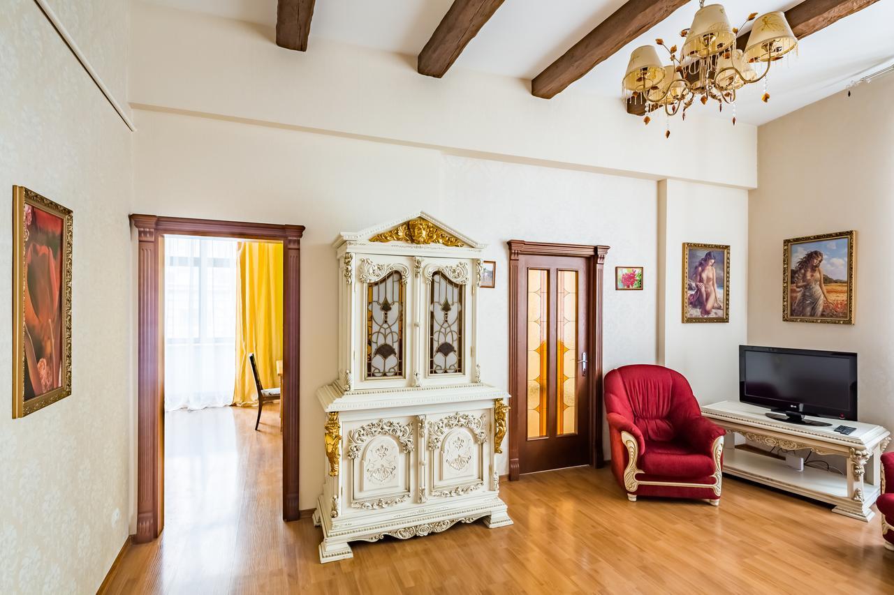 2 Virmens'Ka Apartment Lviv Kültér fotó