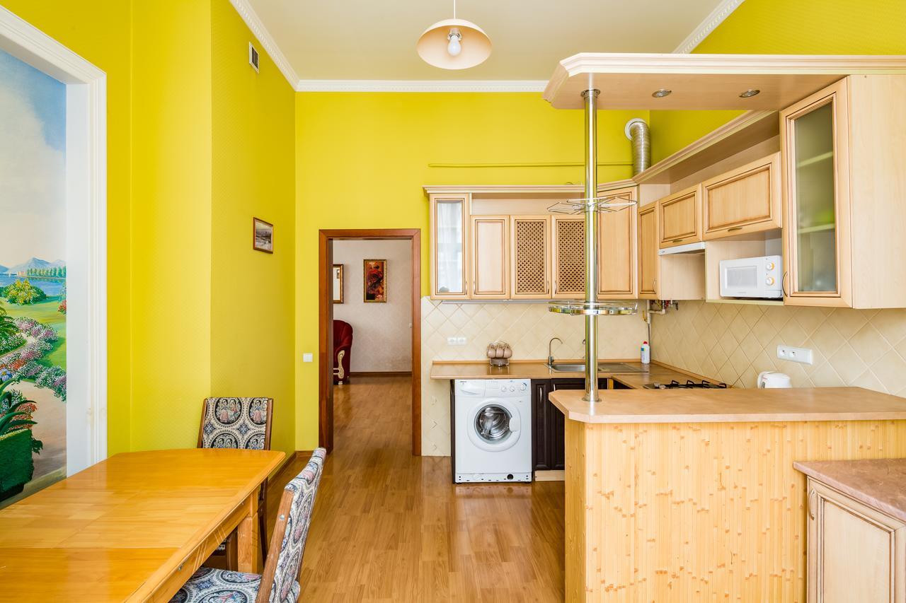 2 Virmens'Ka Apartment Lviv Kültér fotó