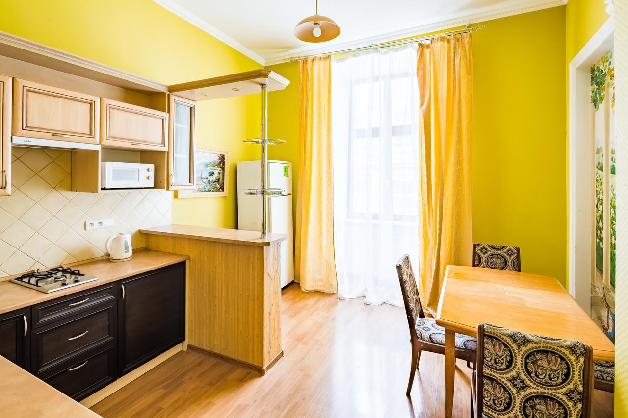 2 Virmens'Ka Apartment Lviv Kültér fotó