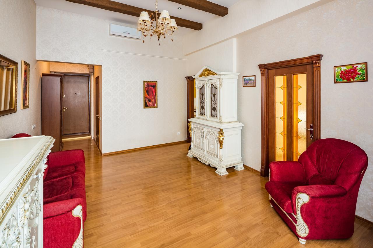 2 Virmens'Ka Apartment Lviv Kültér fotó