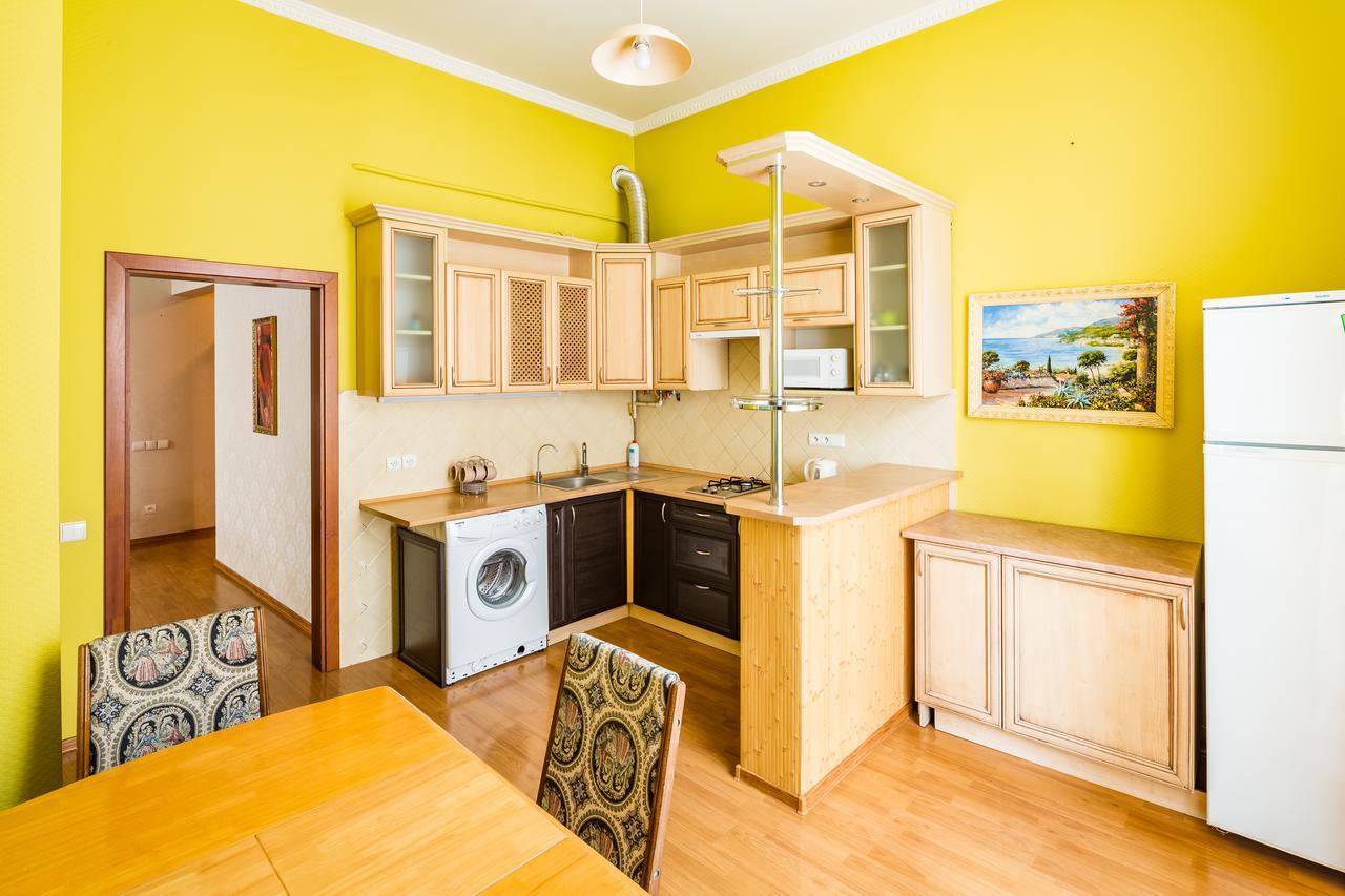 2 Virmens'Ka Apartment Lviv Kültér fotó