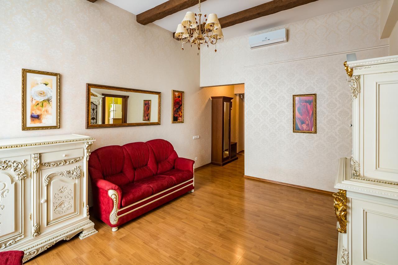 2 Virmens'Ka Apartment Lviv Kültér fotó