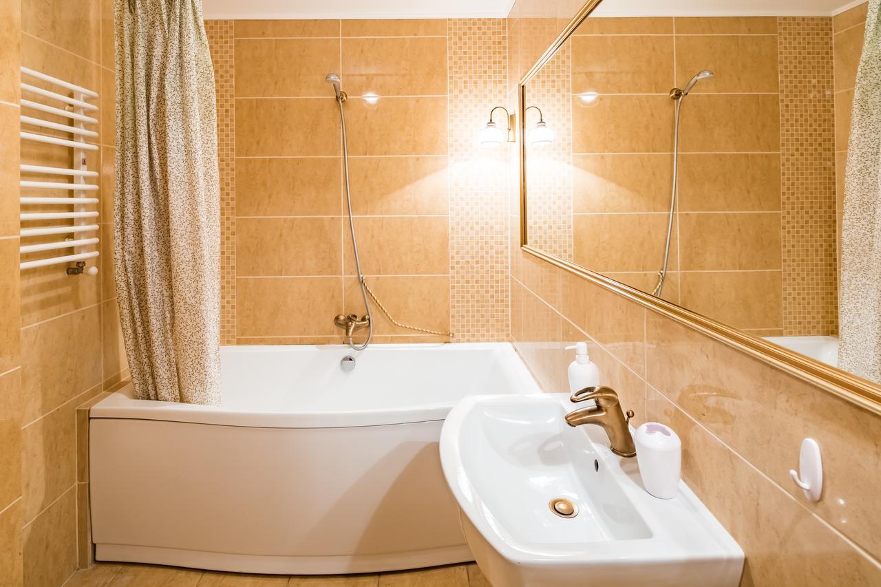 2 Virmens'Ka Apartment Lviv Kültér fotó